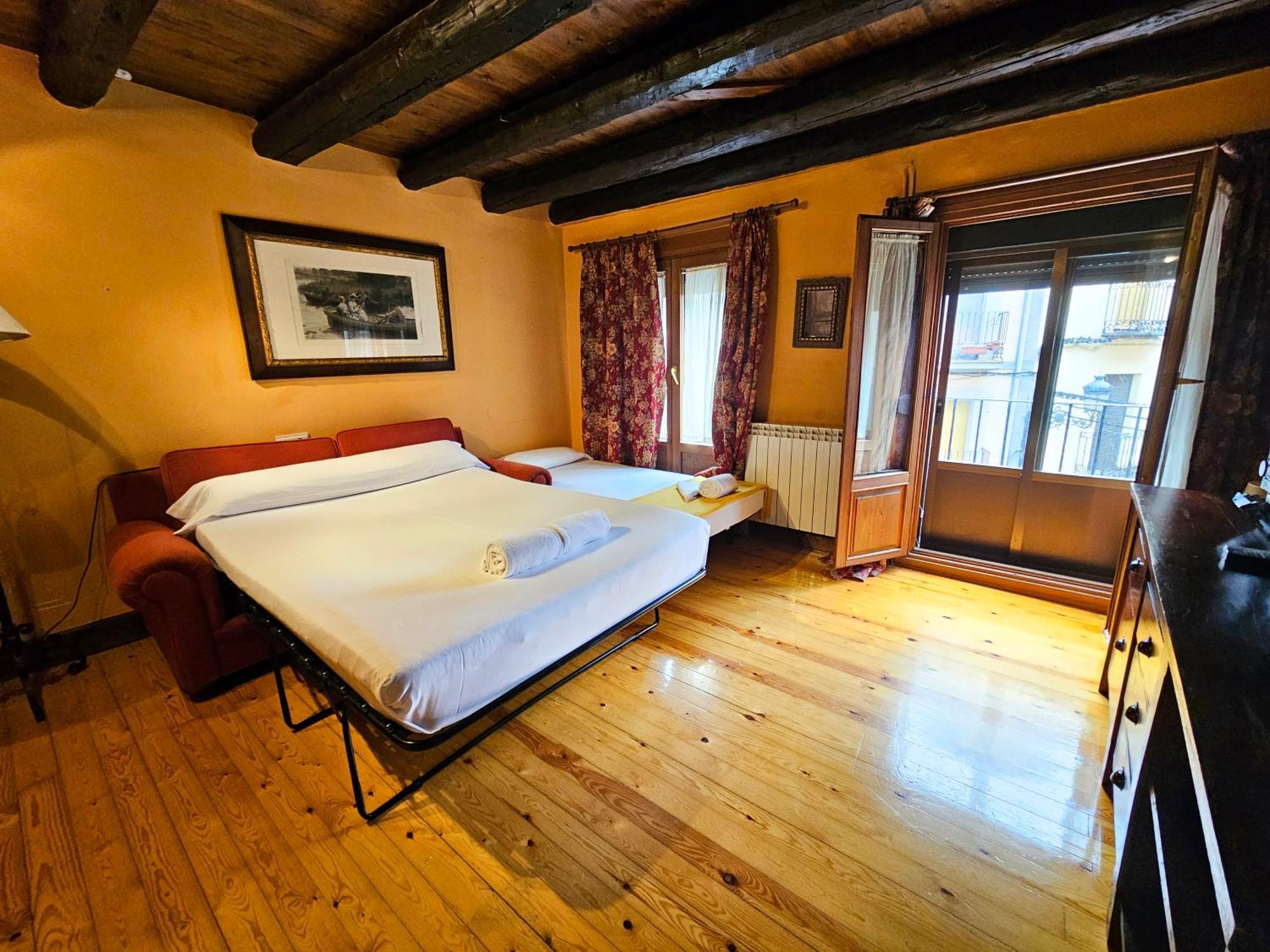 Apartamentos Jaca Ciudadela 3000 Dış mekan fotoğraf